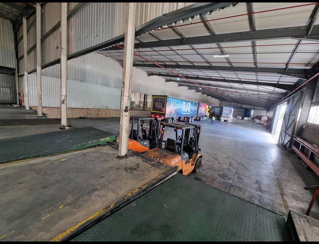 10,614M² WAREHOUSE TO LET IN MOBENI